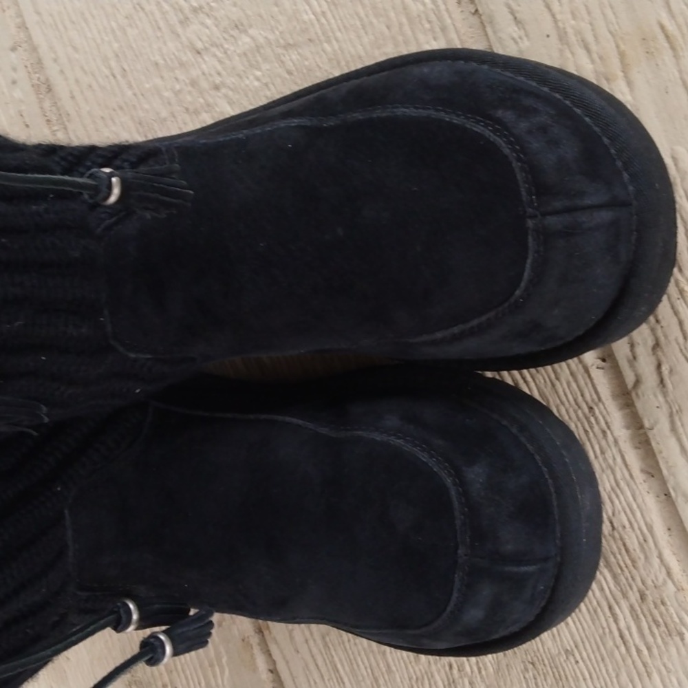 UGG AUSTRALIA BOOTS - Picture 5 of 9